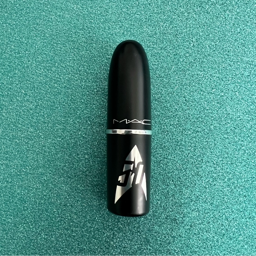 MAC Frost Lipstick in  Kling-It-On, Star Trek Limited Edition